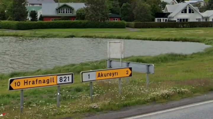 I cartelli gialli mostrati da Anemiska nel video su GeoGuessr