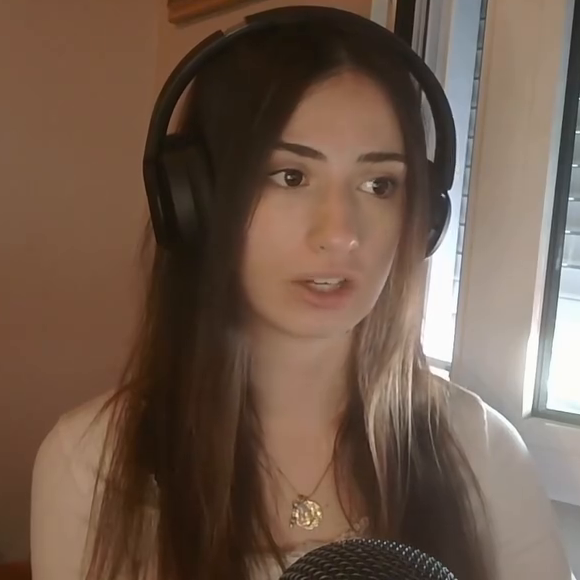 Anemiska in cuffia durante il reel su GeoGuessr