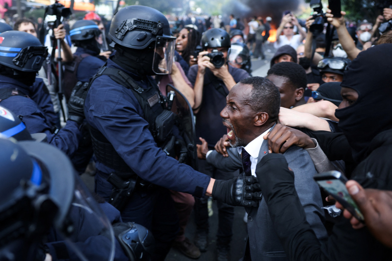 Bally Bagayoko durante la manifestazione dei liceali a Parigi, 6 ottobre 2026. Foto: Kenzo Tribouillard / AFP (via RTL).