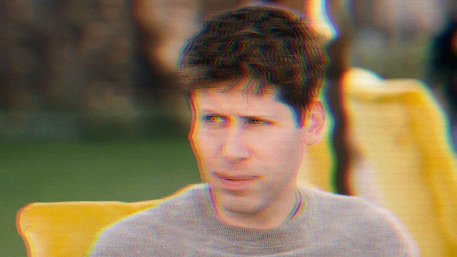 Sam Altman, amministratore delegato di OpenAI, nel 2022. Foto: Village Global / Wikimedia Commons, CC BY 2.0 (https://creativecommons.org/licenses/by/2.0/). Ritaglio e trattamento RGB/onda: KANSEI.