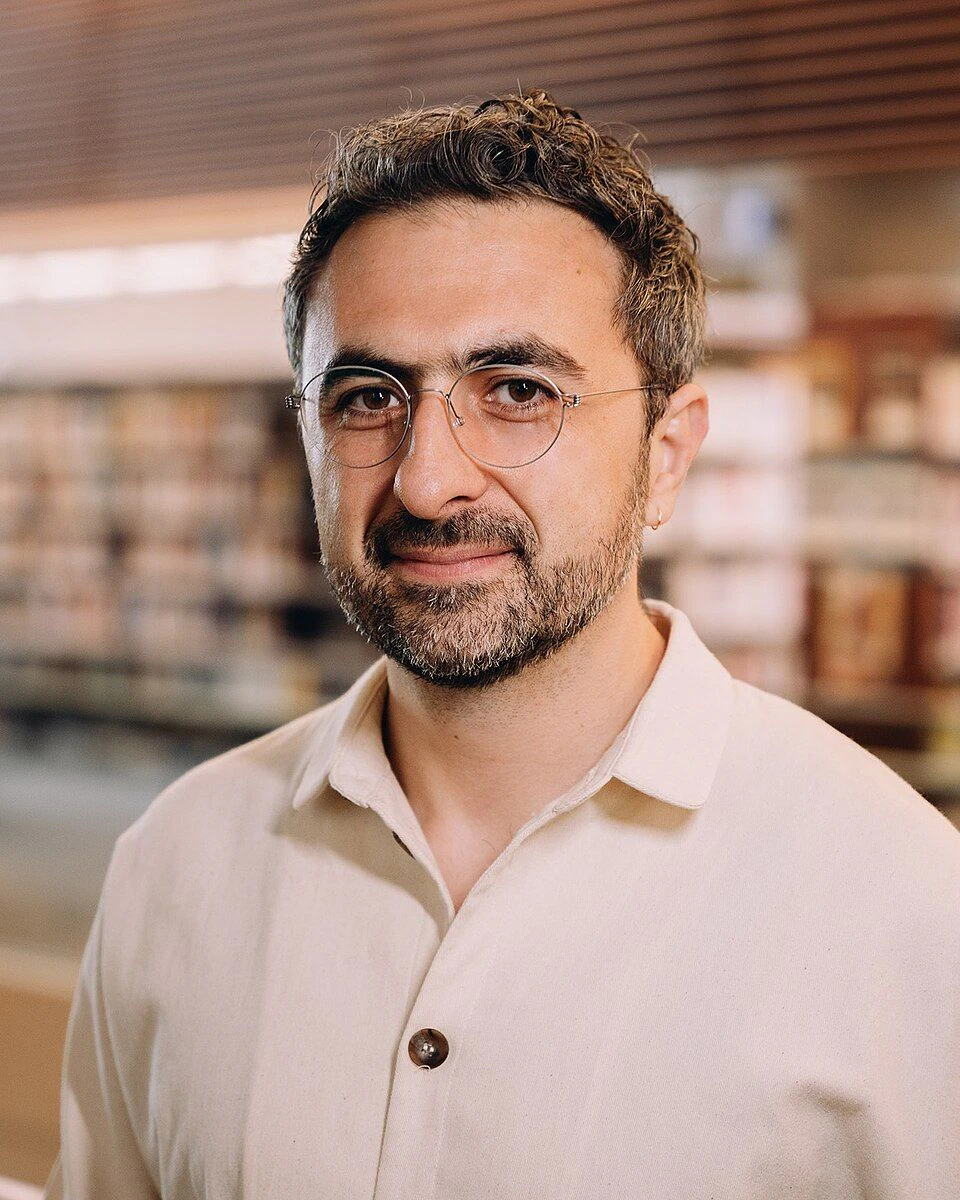 Mustafa Suleyman accusa Anthropic di insegnare a Claude che potrebbe essere cosciente