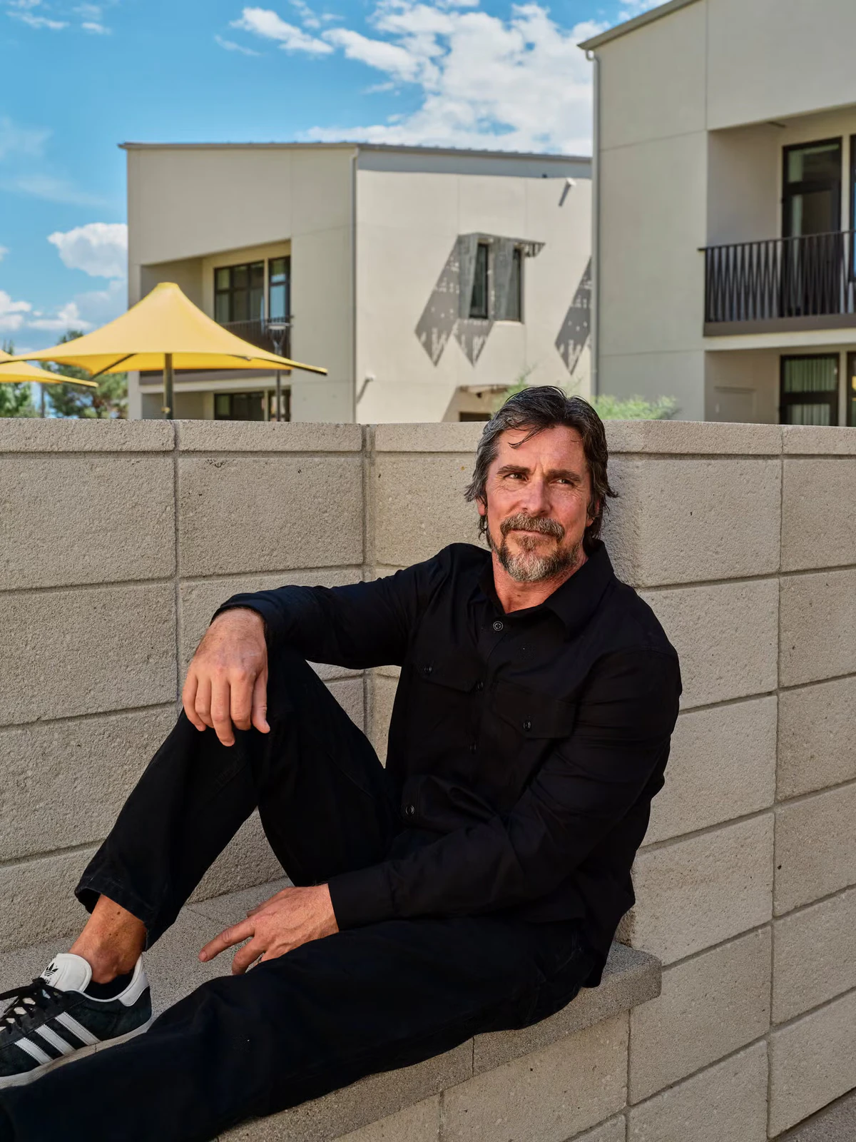 Christian Bale ha aperto un villaggio per l’affido, e paga un genitore per famiglia